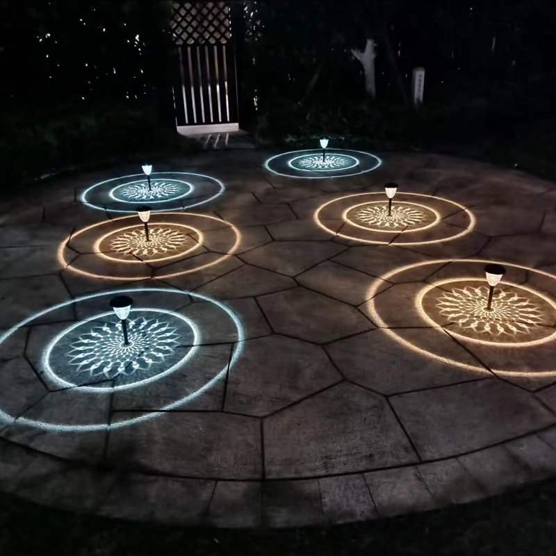 Solarna LED lampica za travu, IP55 vodootporna, kontinuirano osvjetljenje 6–12 sati, model XHDM-2212, vijek trajanja 100000 sati