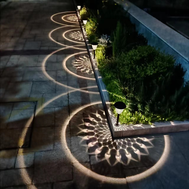 Solarna LED lampica za travu, IP55 vodootporna, kontinuirano osvjetljenje 6–12 sati, model XHDM-2212, vijek trajanja 100000 sati