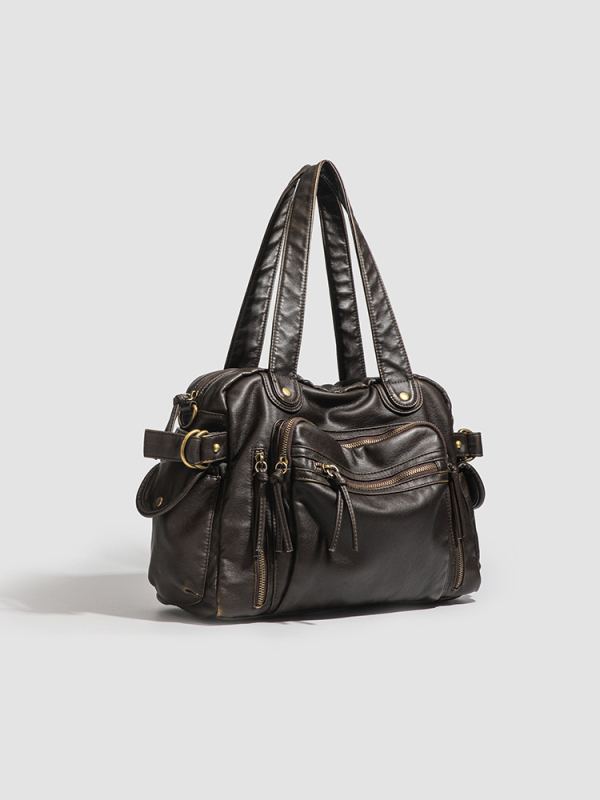 PU anyagú utazótáska vállon, cipzáras záródás, függőleges négyzet alakú, belső cipzáras zseb, Poliészter bélés