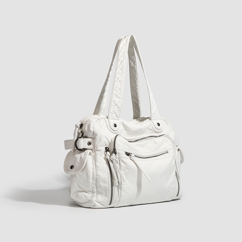 PU anyagú utazótáska vállon, cipzáras záródás, függőleges négyzet alakú, belső cipzáras zseb, Poliészter bélés