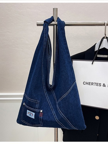 Denim tote vrećica s vertikalnim kvadratnim oblikom, otvoreni vrh, unutarnja džep za ID i laminirani džep sa zatvaračem, s jednim remenom