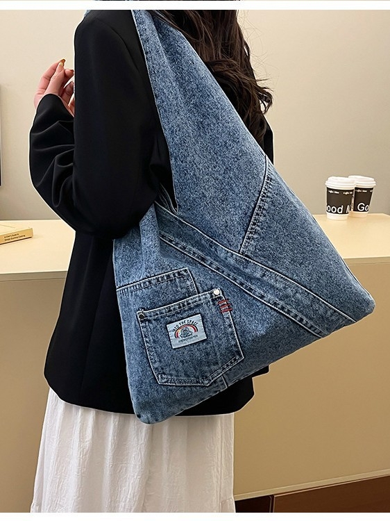 Denim tote vrećica s vertikalnim kvadratnim oblikom, otvoreni vrh, unutarnja džep za ID i laminirani džep sa zatvaračem, s jednim remenom