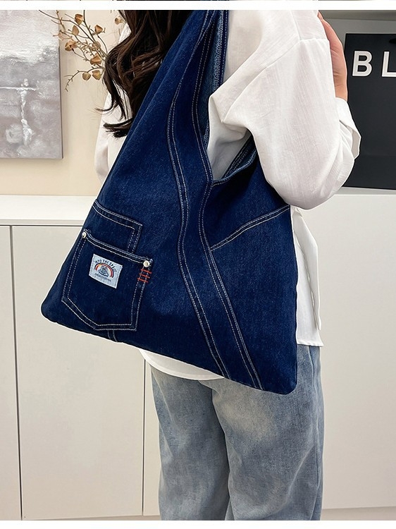 Denim tote vrećica s vertikalnim kvadratnim oblikom, otvoreni vrh, unutarnja džep za ID i laminirani džep sa zatvaračem, s jednim remenom