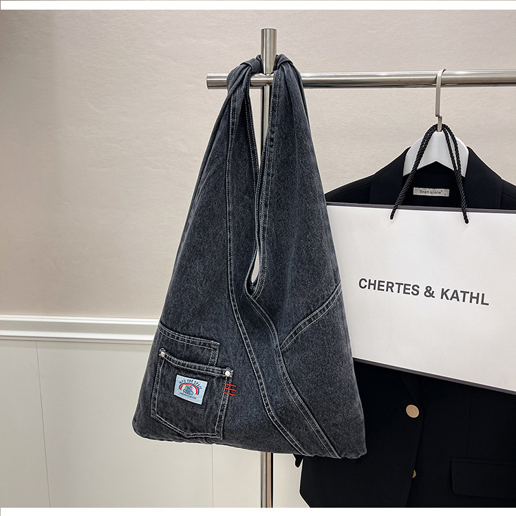 Denim tote vrećica s vertikalnim kvadratnim oblikom, otvoreni vrh, unutarnja džep za ID i laminirani džep sa zatvaračem, s jednim remenom