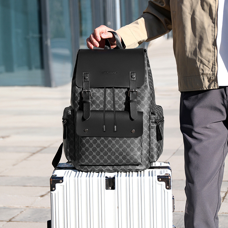 Üzleti utazáshoz tervezett hátizsák vízálló anyagból (20–35 L; 15 hüvelykes laptophoz; légpárnás vállpántok; kopásálló)