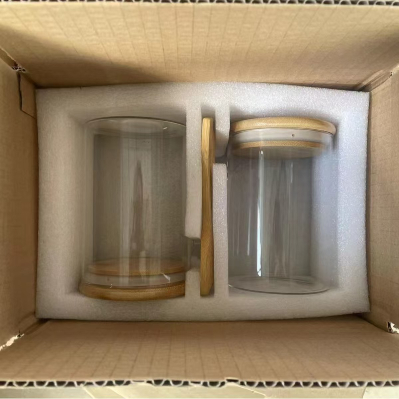 Stiklo laikymo indas su bambuko dangteliu ir medine šaukšteliu — aukštos kokybės borosilikatinis stiklas, drėgmės atsparumas, šiuolaikinis minimalistinis stilius