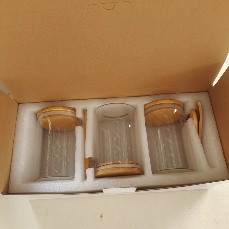 Stiklo laikymo indas su bambuko dangteliu ir medine šaukšteliu — aukštos kokybės borosilikatinis stiklas, drėgmės atsparumas, šiuolaikinis minimalistinis stilius