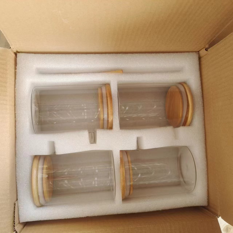 Stiklo laikymo indas su bambuko dangteliu ir medine šaukšteliu — aukštos kokybės borosilikatinis stiklas, drėgmės atsparumas, šiuolaikinis minimalistinis stilius