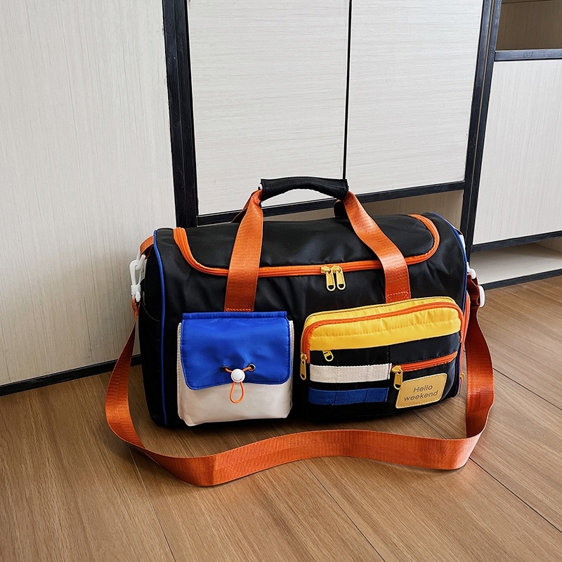 Putna torba s odjeljkom za suho/mokro i odvojenim pretincem za cipele; najlon, kapacitet 20–35 L, zatvaranje na zip.