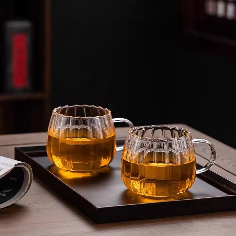 Чаша за вода в японски стил с дизайн на листенца, широк отвор, еднослойна боросиликатна стъклена чаша с дръжка