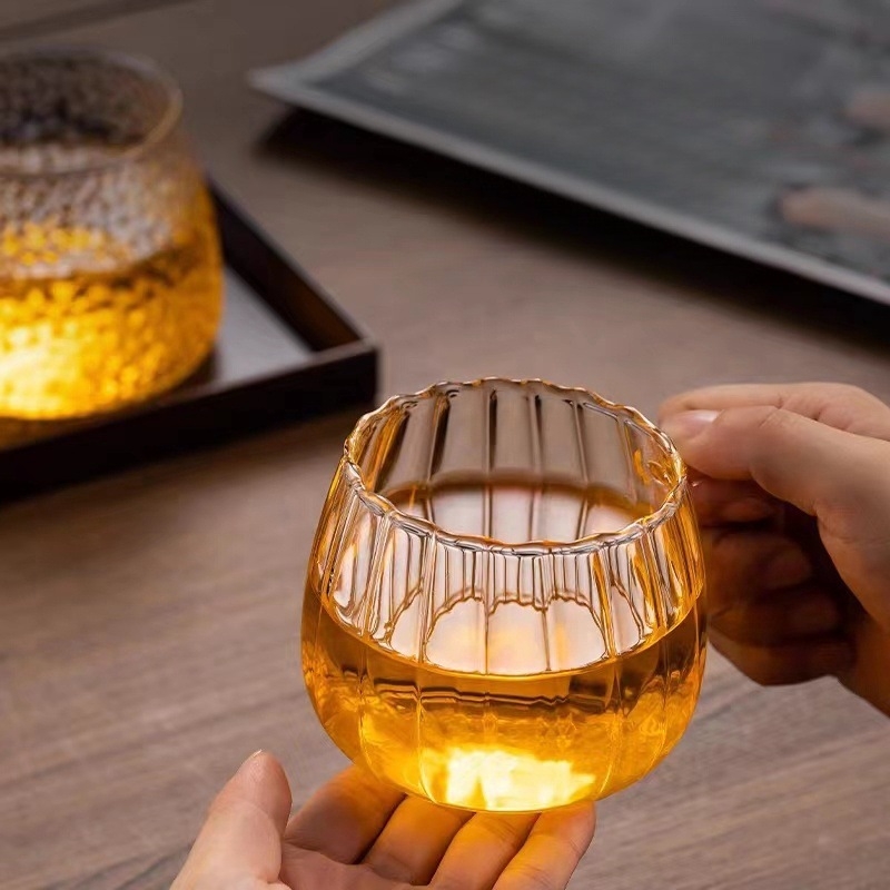 Чаша за вода в японски стил с дизайн на листенца, широк отвор, еднослойна боросиликатна стъклена чаша с дръжка