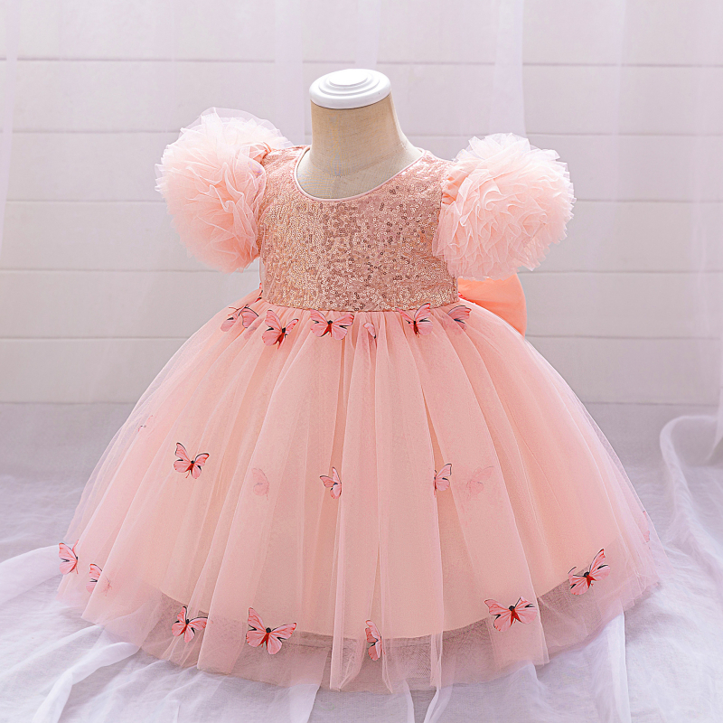 Dječja haljina princeza s aplikacijom leptira i mrežastim tilom; vjenčana haljina djeveruše; glavni materijal: poliester 65%, podstava pamuk 35%; Tehnologija tkanine: plisiranje, premaz, rezanje, enzimsko pranje; Ljeto 2025