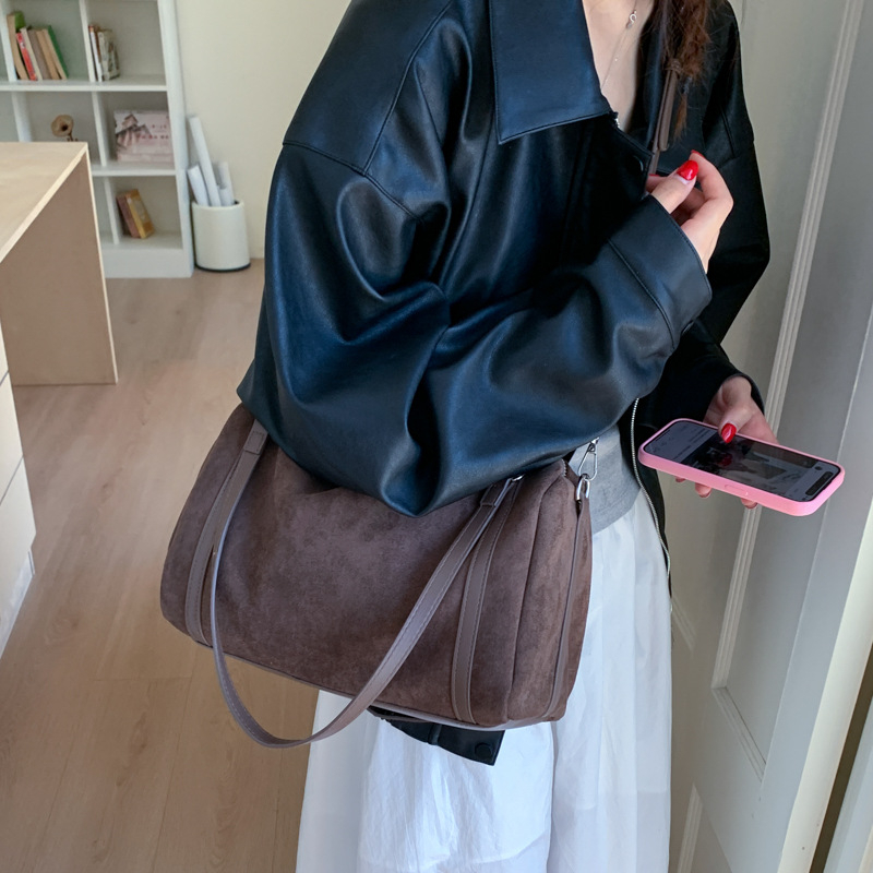 Geantă crossbody texturată pentru femei, din PU, formă orizontal pătrată, închidere cu fermoar, buzunare interioare multiple pentru telefon, ID, laptop și cameră