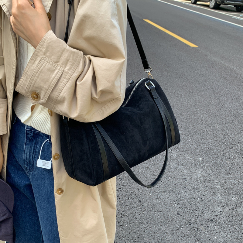 Geantă crossbody texturată pentru femei, din PU, formă orizontal pătrată, închidere cu fermoar, buzunare interioare multiple pentru telefon, ID, laptop și cameră