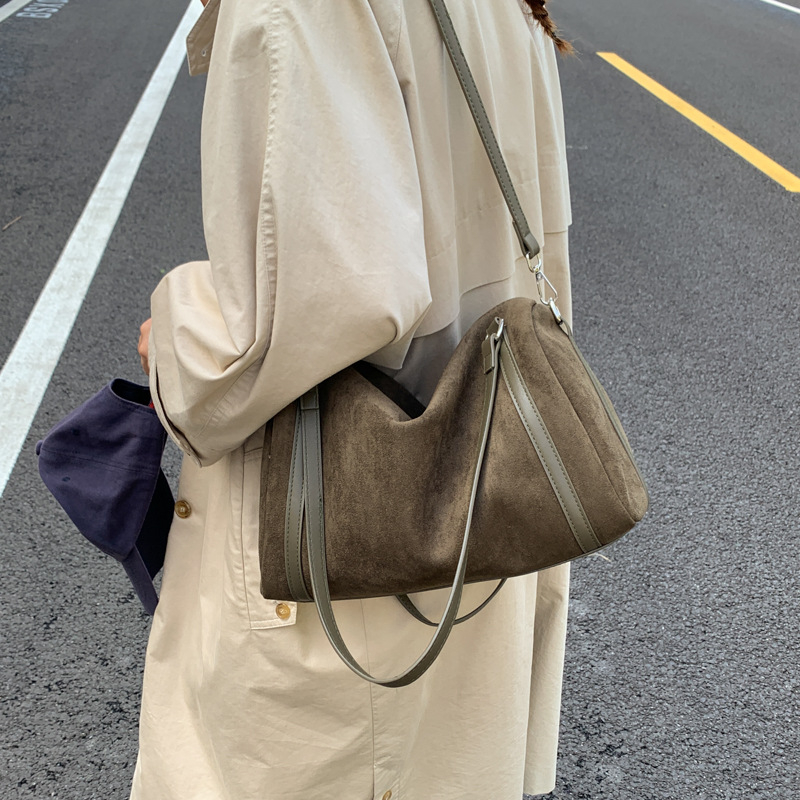 Geantă crossbody texturată pentru femei, din PU, formă orizontal pătrată, închidere cu fermoar, buzunare interioare multiple pentru telefon, ID, laptop și cameră