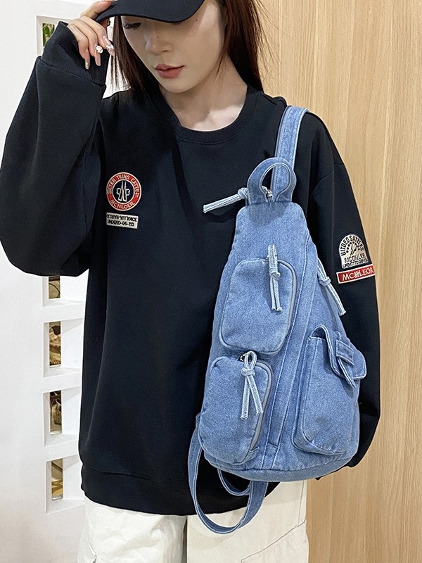 Denim ruksak sa srcolikim oblikom, zatvarač, više džepova, džep za telefon