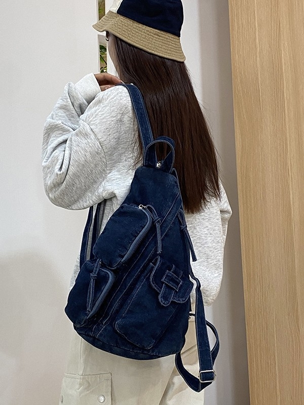 Denim ruksak sa srcolikim oblikom, zatvarač, više džepova, džep za telefon