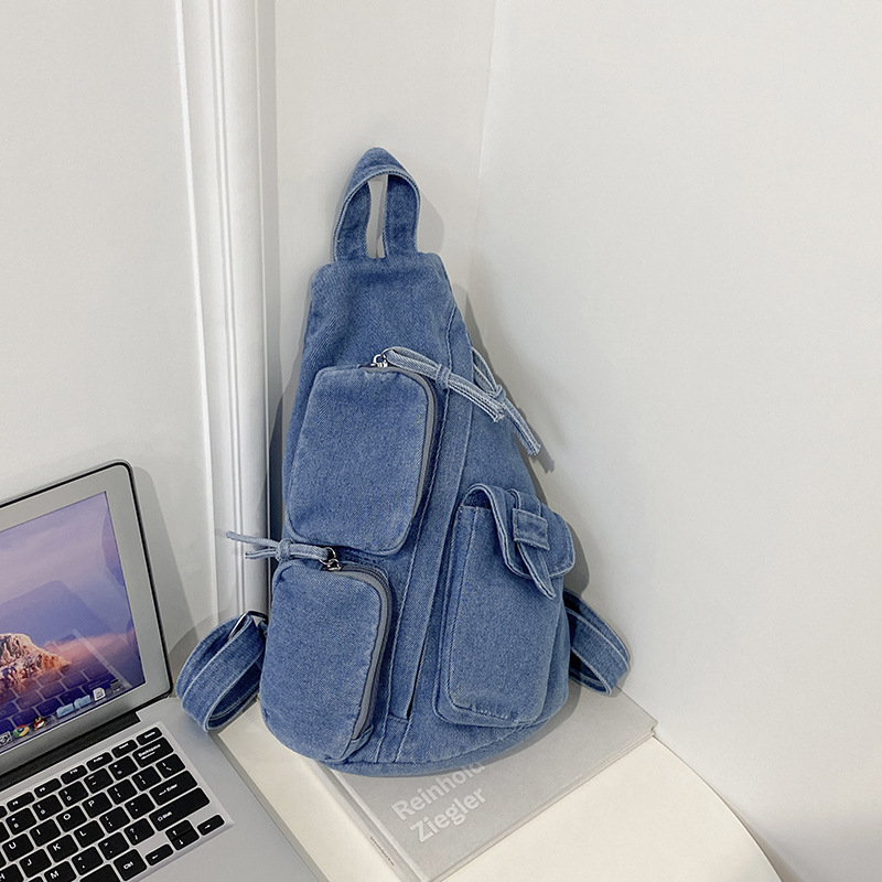 Denim ruksak sa srcolikim oblikom, zatvarač, više džepova, džep za telefon