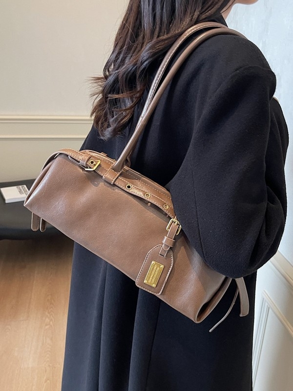 PU Bowling táska, városi egyszerűség, horizontális négyzet alakú forma, cipzáras nyitás, poliészter bélés, belső cipzáras zseb és ID zseb, egyrészes vállpánt, mindennapi használatra