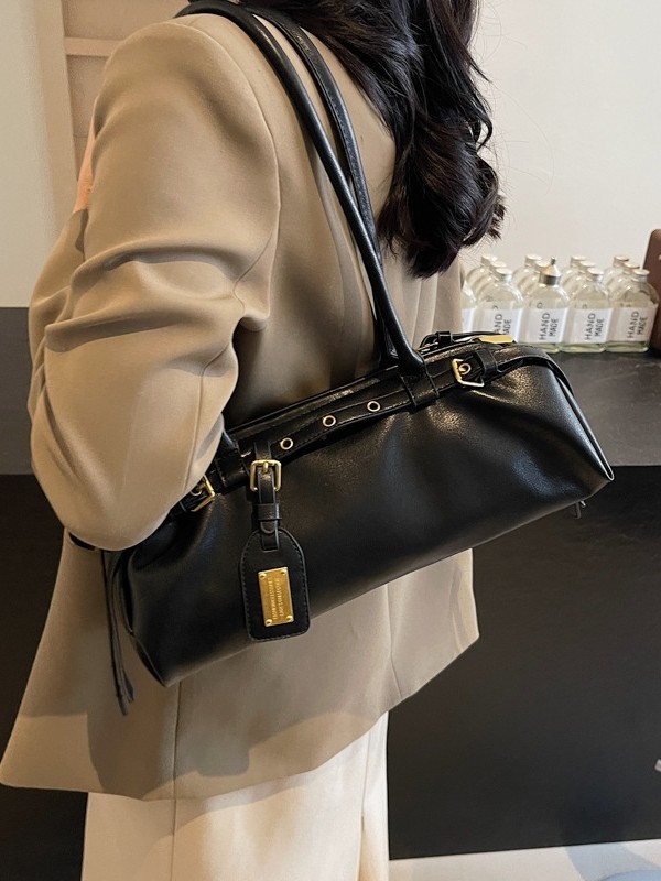 PU Bowling táska, városi egyszerűség, horizontális négyzet alakú forma, cipzáras nyitás, poliészter bélés, belső cipzáras zseb és ID zseb, egyrészes vállpánt, mindennapi használatra