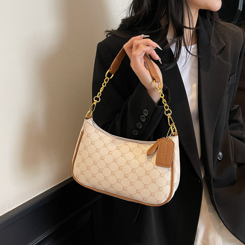 Torba za podlakticu - teksturirana PU koža, horizontalni kvadratni oblik, zatvaranje na zip, poliester podstava, gradski minimalistički stil, ljeto 2025