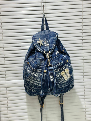 Traper ruksak s izvezenim rhinestones - zatvaranje šnuralom, unutarnja džep s patentom, poliesterska podstava, mekan i otporan na habanje