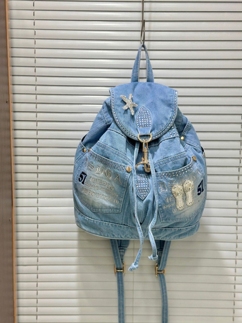 Traper ruksak s izvezenim rhinestones - zatvaranje šnuralom, unutarnja džep s patentom, poliesterska podstava, mekan i otporan na habanje