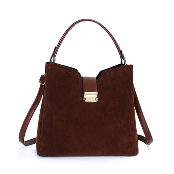 Дамска чанта тип кофа от PU материал, с цип за затваряне, полиестерна подплата, вътрешни джобове – джоб със цип и джоб за телефон