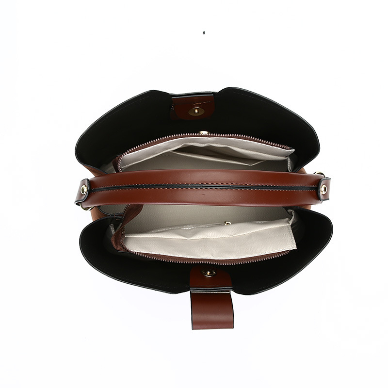 Дамска чанта тип кофа от PU материал, с цип за затваряне, полиестерна подплата, вътрешни джобове – джоб със цип и джоб за телефон