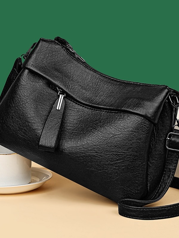 Γυναικεία crossbody τσάντα από μαλακό PU δέρμα, αστικός μινιμαλισμός, Crescent pack στυλ, σχήμα μαξιλαριού, κλείσιμο με φερμουάρ