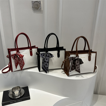 Tote torba u stilu street fashion, PU materijal, zatvarač, vodoravni kvadratni oblik