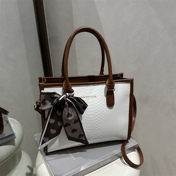 Tote torba u stilu street fashion, PU materijal, zatvarač, vodoravni kvadratni oblik