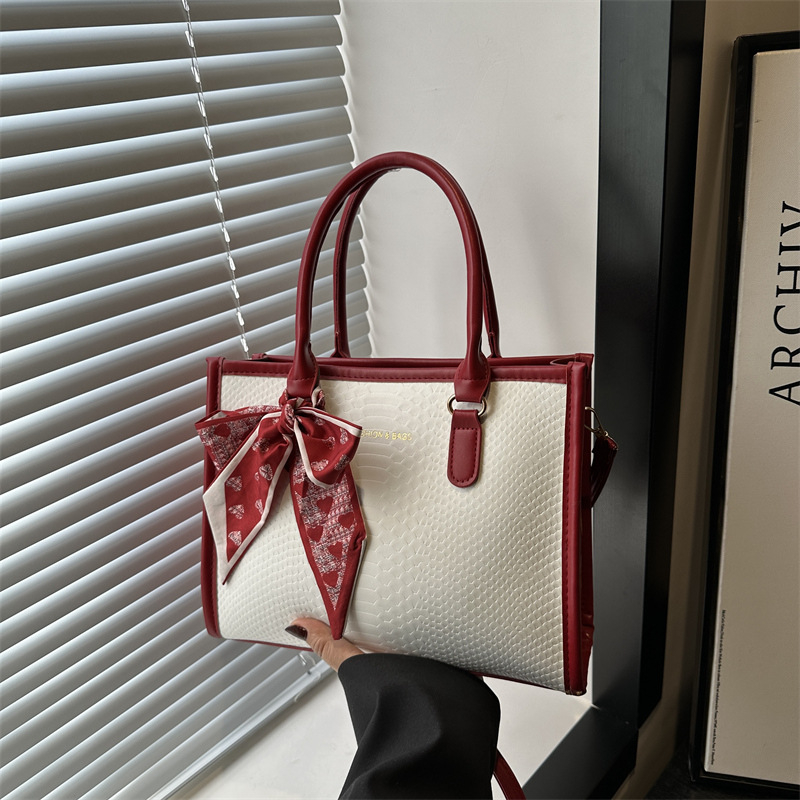 Tote torba u stilu street fashion, PU materijal, zatvarač, vodoravni kvadratni oblik