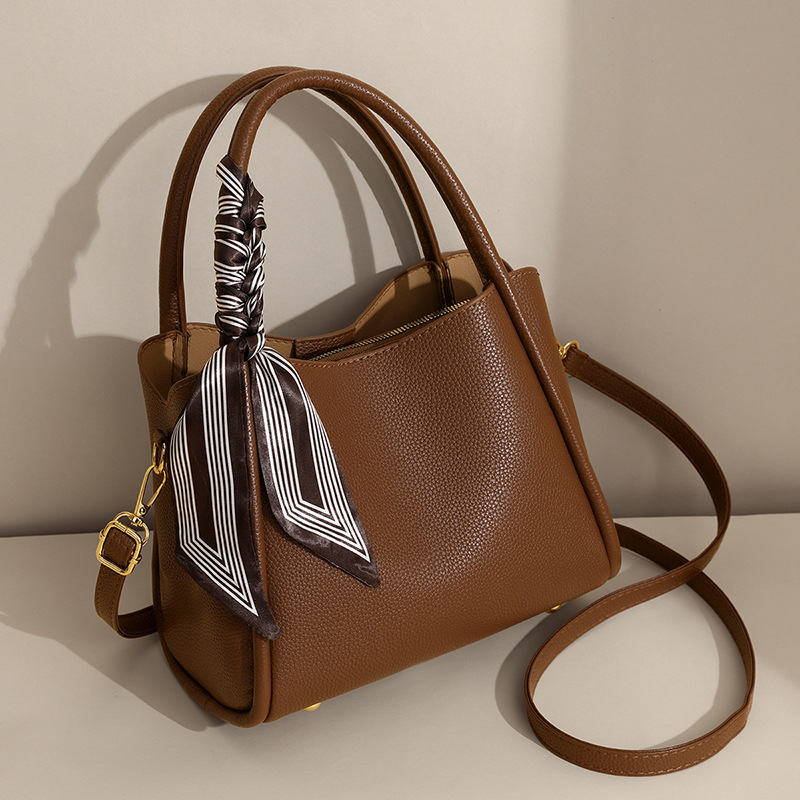 Ženska torbica u urbanom minimalističkom stilu, PU materijal, kvadratnog kutijastog oblika, unutarnja džep s patch i međusloj.