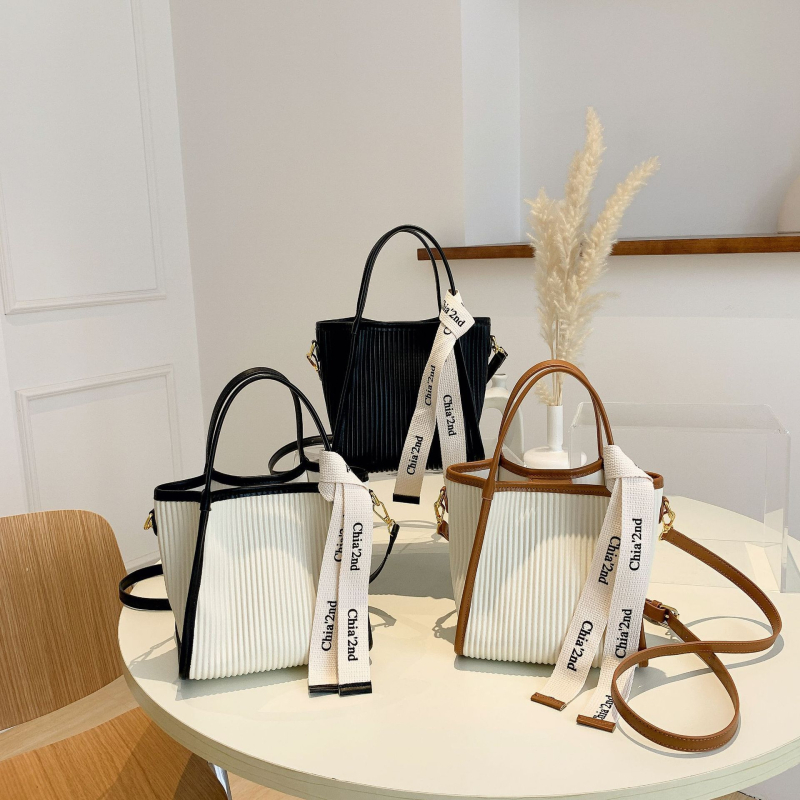 Ženska PU tote torba s magnetskim zatvaranjem, vodoravnog četvrtastog oblika, unutarnja pretinica za telefon