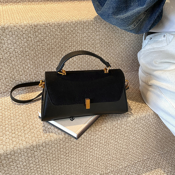 Γυναικεία crossbody τετράγωνη τσάντα - PU υλικό, οριζόντιο τετράγωνο σχήμα, άνοιγμα με κάλυμμα, θήκη για κινητό, μονός ιμάντας ώμου