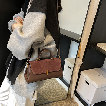 Γυναικεία crossbody τετράγωνη τσάντα - PU υλικό, οριζόντιο τετράγωνο σχήμα, άνοιγμα με κάλυμμα, θήκη για κινητό, μονός ιμάντας ώμου