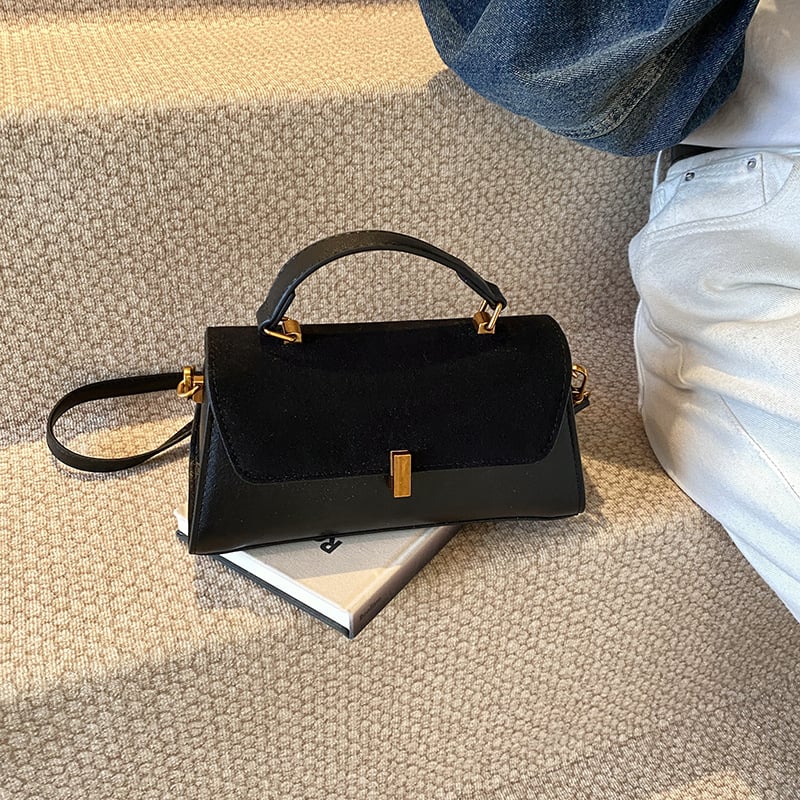 Γυναικεία crossbody τετράγωνη τσάντα - PU υλικό, οριζόντιο τετράγωνο σχήμα, άνοιγμα με κάλυμμα, θήκη για κινητό, μονός ιμάντας ώμου