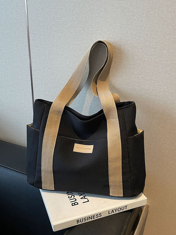 Najlon tote torba s zatvaračem, vodoravnog kvadratnog oblika, podstava od poliestera, unutarnji džepovi (zip, džep za telefon, džep za ID)