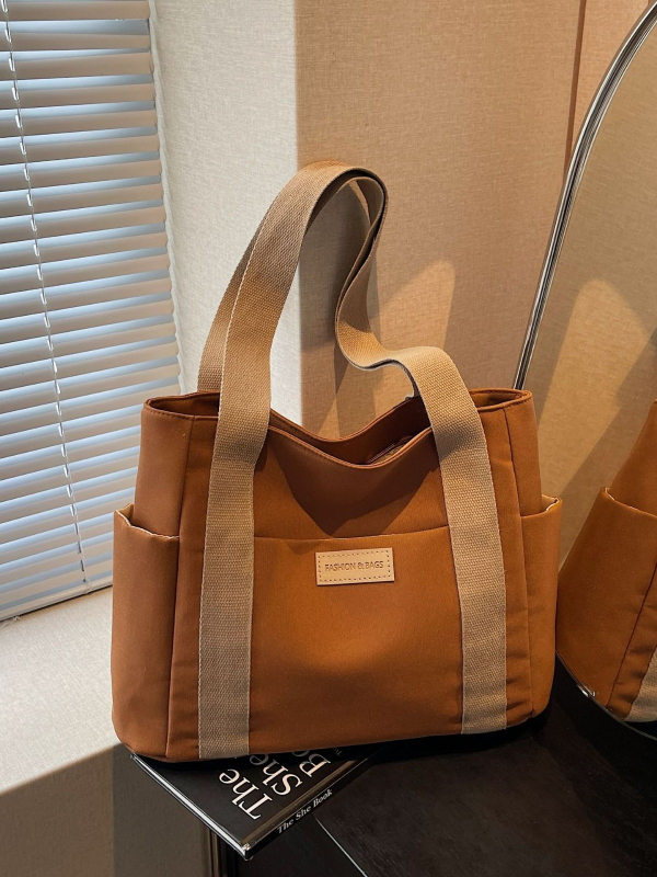 Najlon tote torba s zatvaračem, vodoravnog kvadratnog oblika, podstava od poliestera, unutarnji džepovi (zip, džep za telefon, džep za ID)