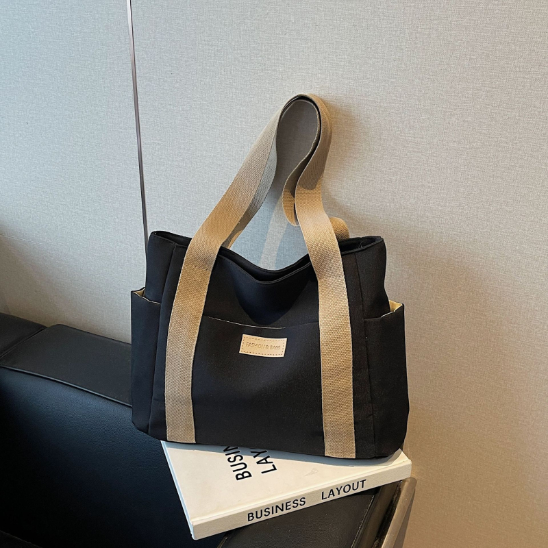 Najlon tote torba s zatvaračem, vodoravnog kvadratnog oblika, podstava od poliestera, unutarnji džepovi (zip, džep za telefon, džep za ID)