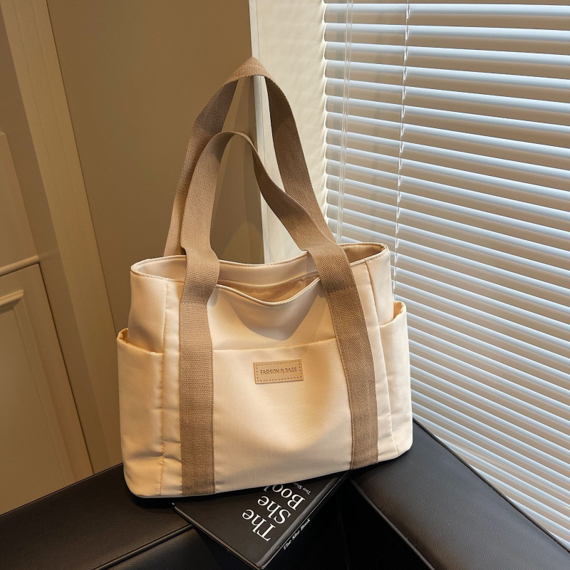 Najlon tote torba s zatvaračem, vodoravnog kvadratnog oblika, podstava od poliestera, unutarnji džepovi (zip, džep za telefon, džep za ID)