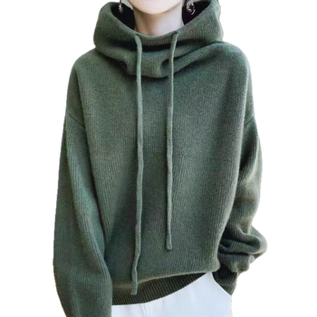 Laza szabású kapucnis pulóver, hosszú ujjú, egyszínű, kasmír‑keverék nylon és akril alkotóelemekkel, közepes vastagság, ősz 2025