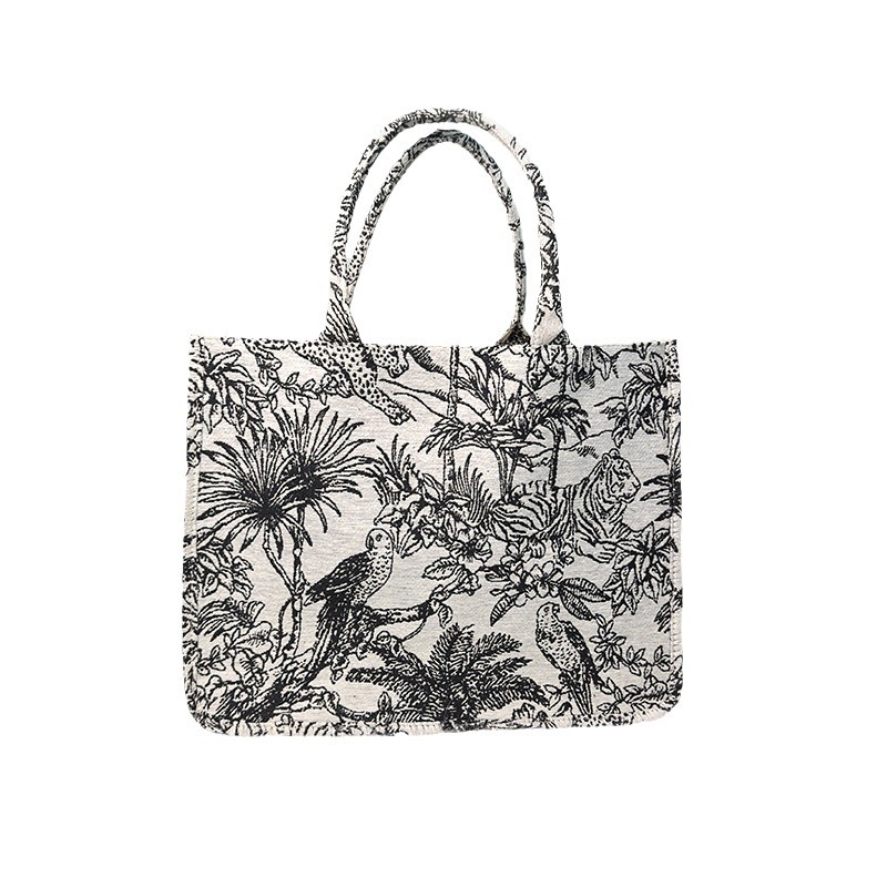 Ženska tote torba s vezom; materijal: pamuk i lan; podstava: poliester; oblik: vertikalni kvadrat; unutarnji džepovi: džep na zip i džep za telefon; naramenice: dvostruke drške