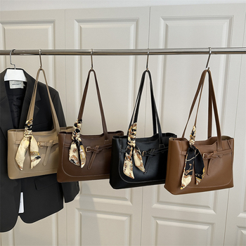 Tote torba, gradski street style, PU materijal, zatvarač, poliester podstava, horizontalni kvadratni oblik