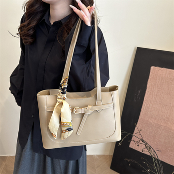 Tote torba, gradski street style, PU materijal, zatvarač, poliester podstava, horizontalni kvadratni oblik