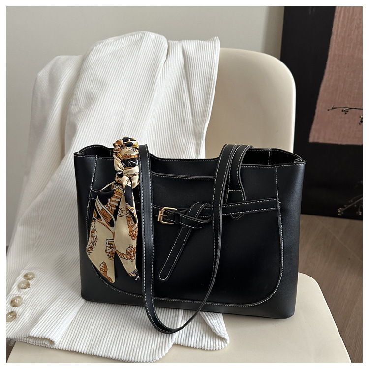 Tote torba, gradski street style, PU materijal, zatvarač, poliester podstava, horizontalni kvadratni oblik