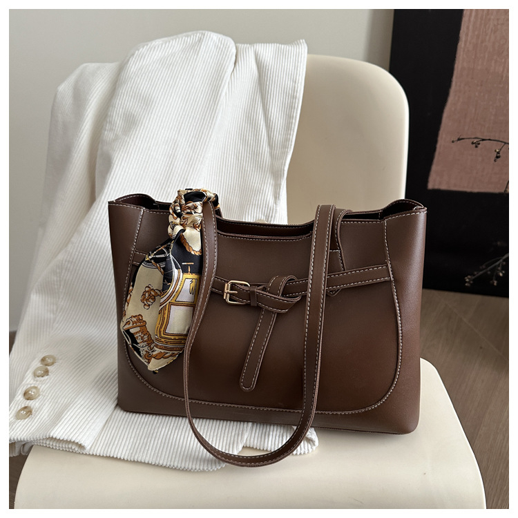 Tote torba, gradski street style, PU materijal, zatvarač, poliester podstava, horizontalni kvadratni oblik