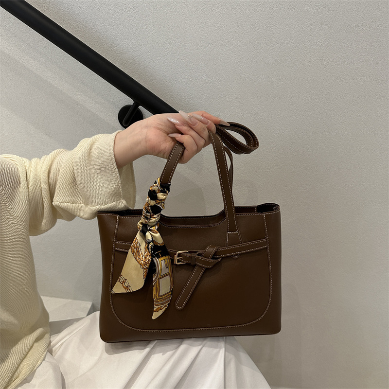 Tote torba, gradski street style, PU materijal, zatvarač, poliester podstava, horizontalni kvadratni oblik