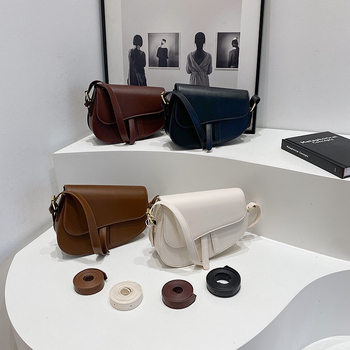 PU ženska saddle torba, gradski minimalistički stil, nosiva preko ramena ili ispod pazuha, horizontalni kvadratni oblik, zatvara kapicom, unutarnja pretinica za telefon, poliester podstava, jedna naramenica